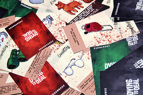 cartes de jeu éparpillées