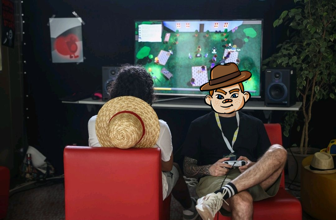 Photographie de deux personnes jouant au jeu. Une personne, dos à la caméra, regarde l'écran. L'autre personne, face à la caméra, tient la manette en mains