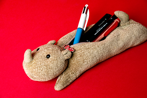 packshot d'une trousse en forme de rhinocéros